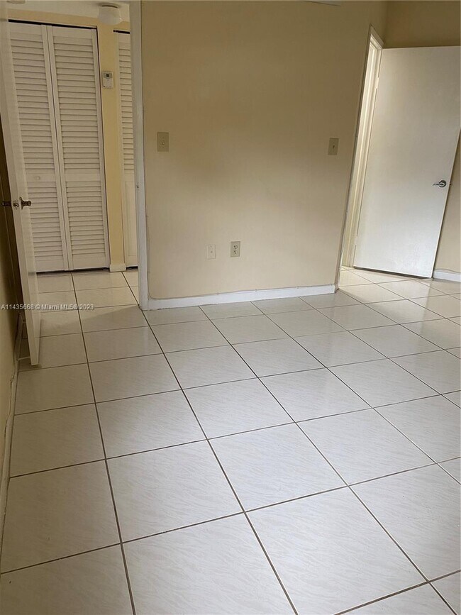 9441 Fontainebleau Blvd Unit 114, Miami, FL 33172 Condo for Rent in