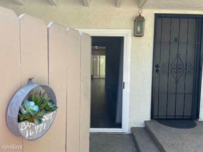 Building Photo - 3 br, 2.5 bath Townhome - 16771 Barefoot