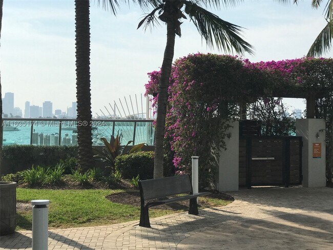 Foto del edificio - 1500 Bay Dr E