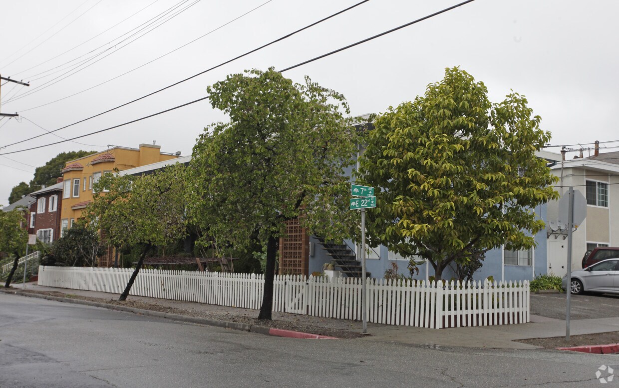 Building Photo - 2201 7th Ave