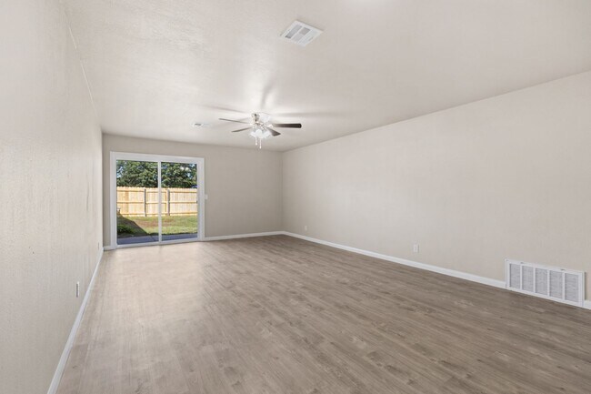 Foto del edificio - Fully Renovated 3 Bedroom Duplex in the heart of Broken Arrow