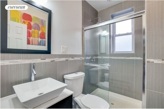 Foto del edificio - 240 E 92nd St