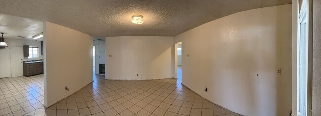 Building Photo - Roomy 3 Bedroom / 2 Bathroom Home in San J...
