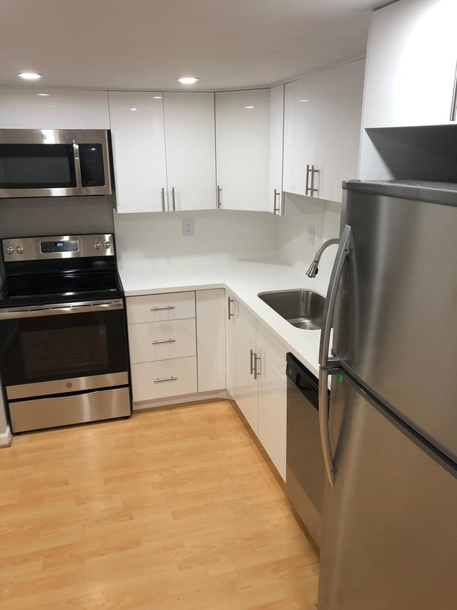 Kitchen - 2333 Brickell Ave