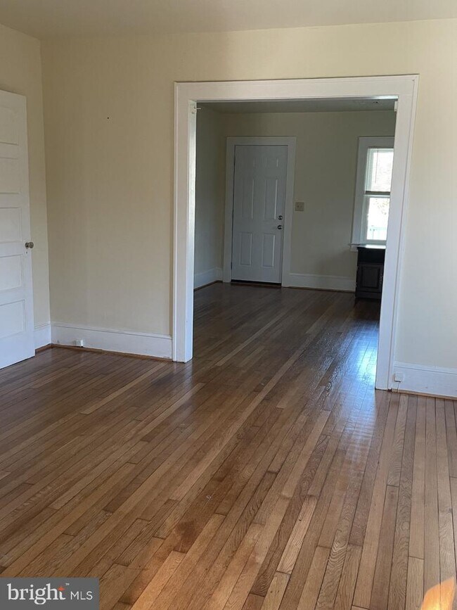Foto del edificio - 6013 Rosedale Dr