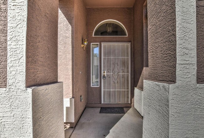 Foto del edificio - 6660 E Riverdale St