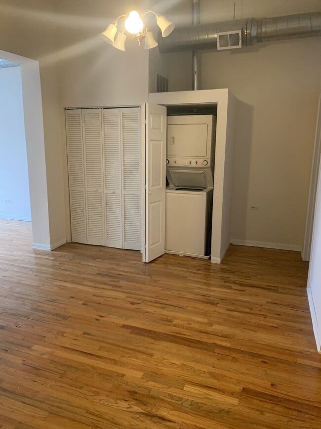 Photo - 1538 N Milwaukee Ave (Chicago, IL) Apartments
