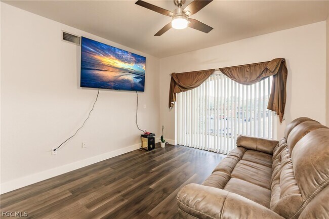 Building Photo - 6321 Aragon Way