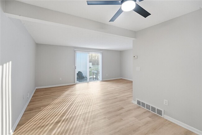 Foto del edificio - 17 Willowick Dr