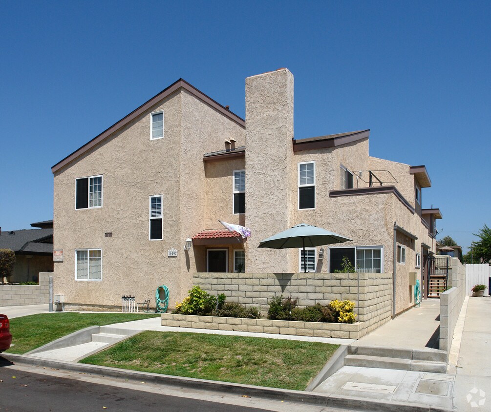 Building Photo - 16802 Lynn St