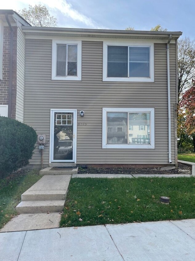 Primary Photo - Completely Renovated *End Unit* townhouse ...