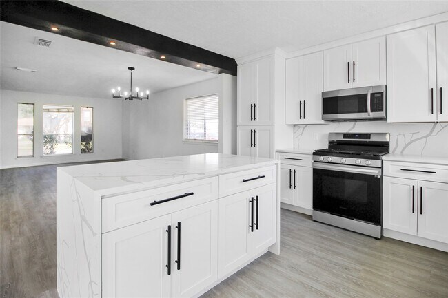 Building Photo - 511 Chaseway Dr