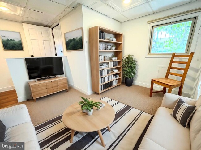 Foto del edificio - 1211 Kenyon St NW