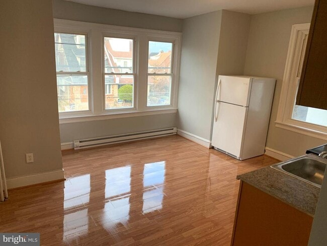 Building Photo - 1420 68th Ave