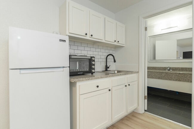 Building Photo - The Dels – Russellville