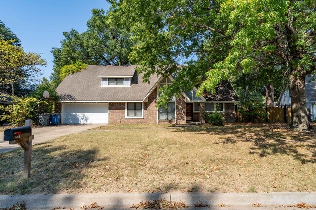 Building Photo - Spacious house in comfortable and quiet so...