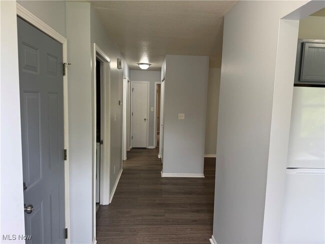 Building Photo - 683 OH-305