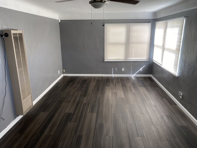 Living Room - 514 Ray St