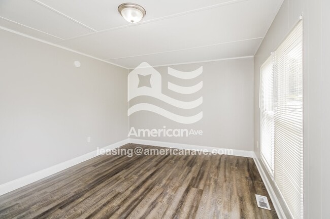 Foto del edificio - 2945 Eastway Dr