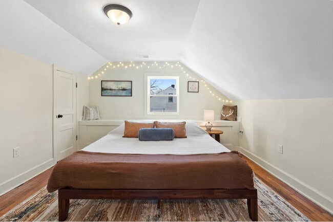 Building Photo - 701 S 2nd St