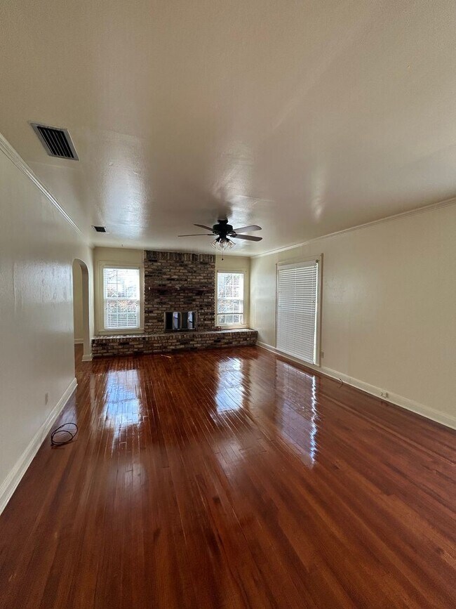 Foto del edificio - 3 br, 1.5 bath House - 131 Pennsylvania Ave