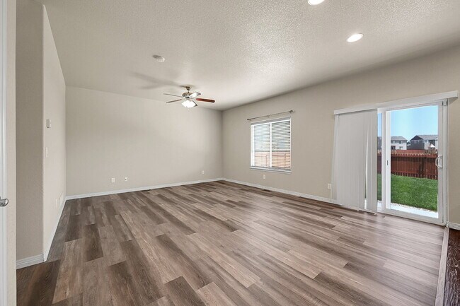 Foto del edificio - $2,450 - 4 Bed, 2.5 Bath Home with Fenced ...