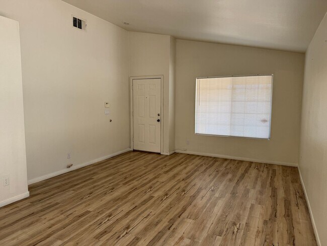 Foto del edificio - 3bd/2bath 1-story home!