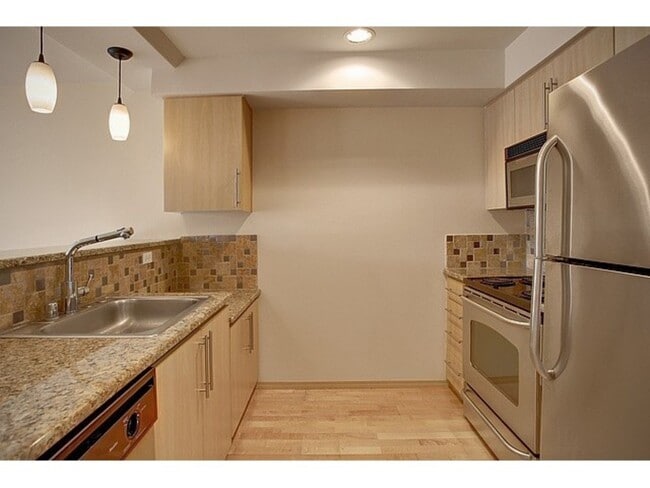 Kitchen - 424 N 85th St