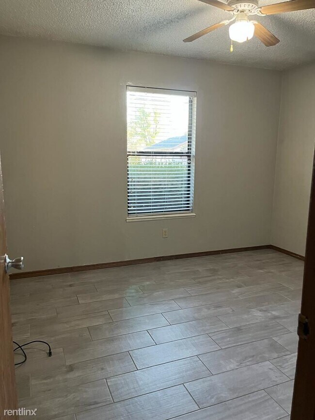 2 br, 1 bath Duplex 2728 McRay Avenue Townhome Rentals in