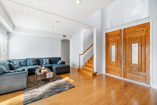 Foto del edificio - 413 N Elena Ave