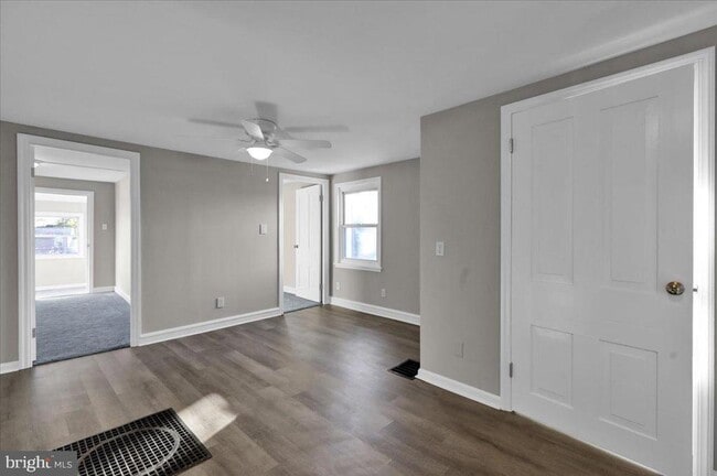 Building Photo - 834 N 5th St