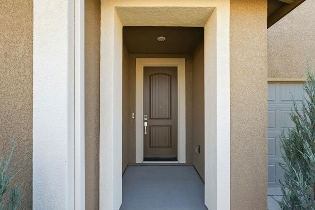 Foto del edificio - 5728 Placer Dr