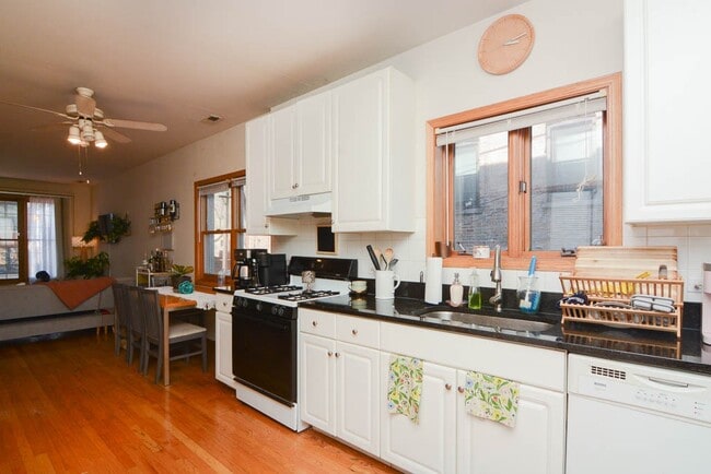 Building Photo - 1351 N Wolcott Ave