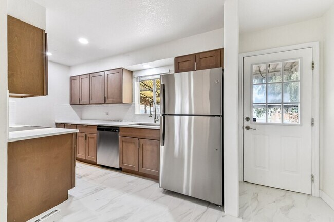 Foto del edificio - Stunning Single Family Home | 4BR/2BA | 1-Car Garage | Fenced backyard | $500 credit with a lease...