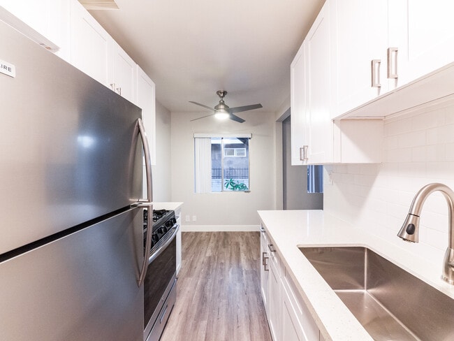 Building Photo - 4848 St Charles Pl