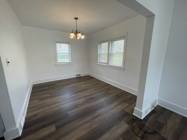 Foto del edificio - 102-104 Morley Pkwy