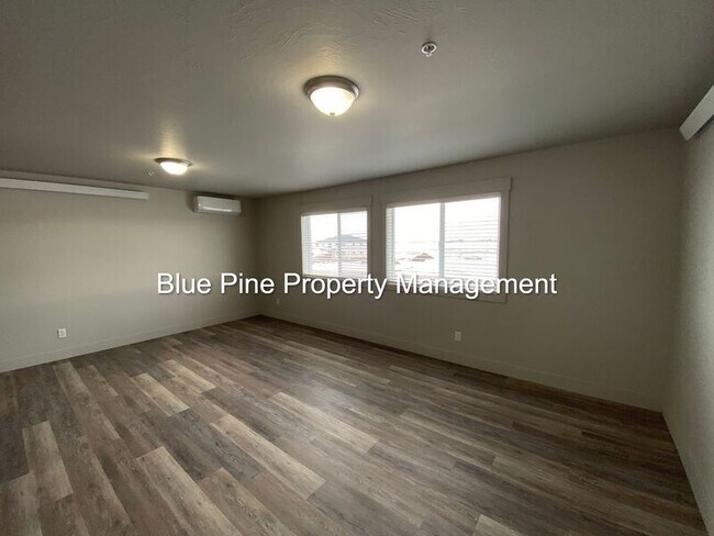 Foto del edificio - 6255 N Freedom Rd