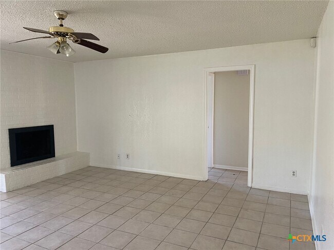 Foto del edificio - 2403 Hunt Dr
