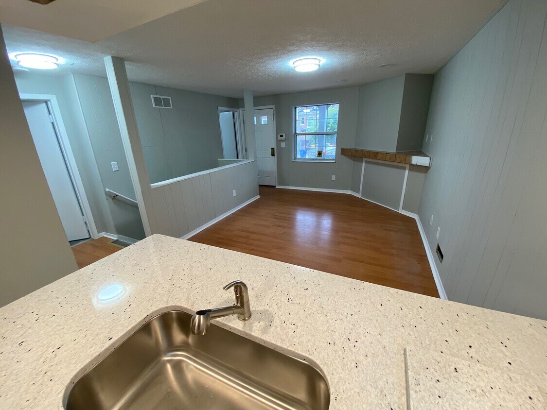 Foto principal - 308 E 17th Ave