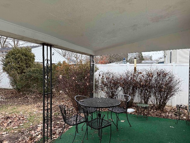 Foto del edificio - 320 Rosslyn Ave