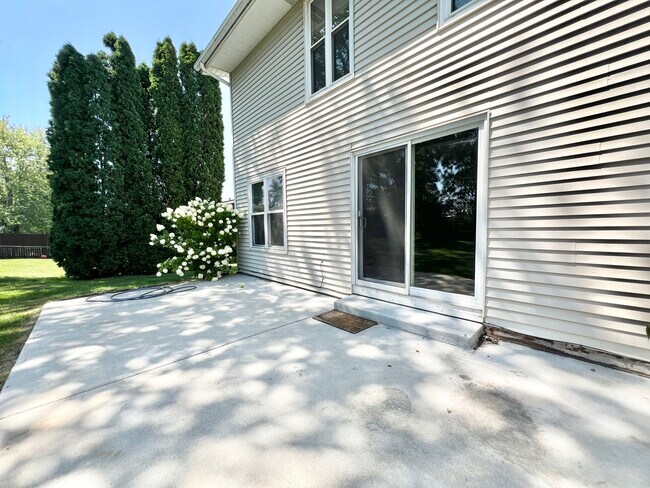 Building Photo - 2640 Blarney Stone Dr