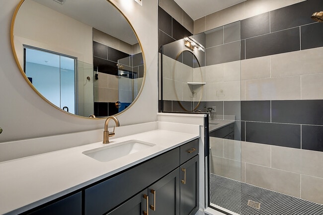guest bath - 721 E 16th St