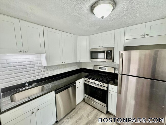Building Photo - 109 Shawomet Ave
