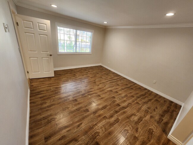 Building Photo - 13042 Lull St