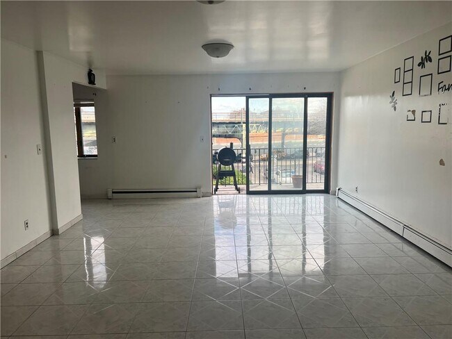 Foto del edificio - 8128 Bay 16th St