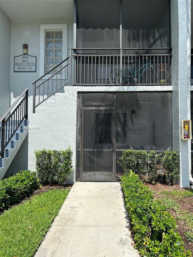 Building Photo - 16531 Blatt Blvd