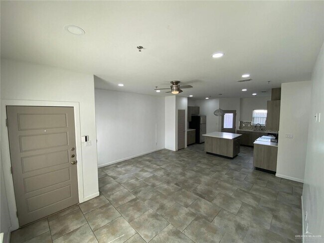 Building Photo - 14 Sprague St W