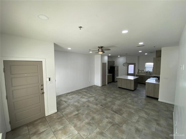 Building Photo - 15 Sprague St W