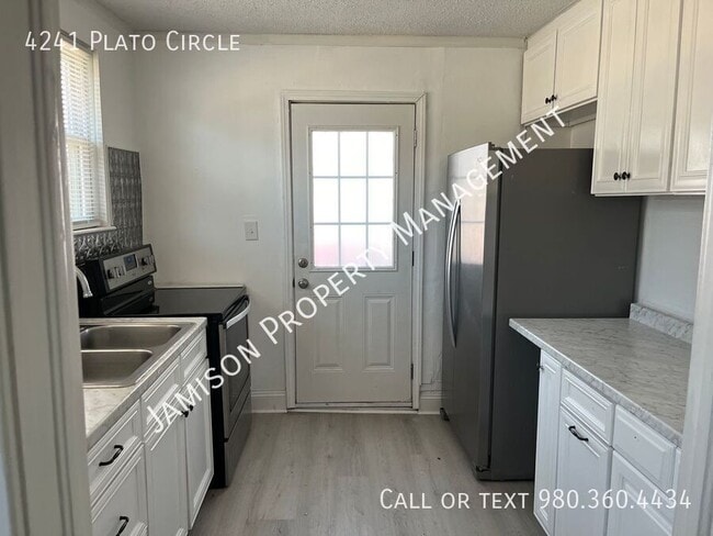 Building Photo - 4241 Plato Cir