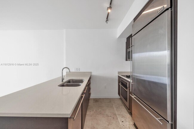 Building Photo - 500 Brickell Ave